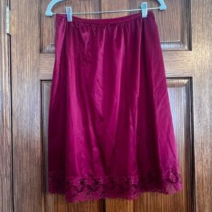 Sliperfection 2X  women's vintage mini Burgundy lace Half Slip 36/38